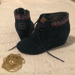 Toms wedge booties